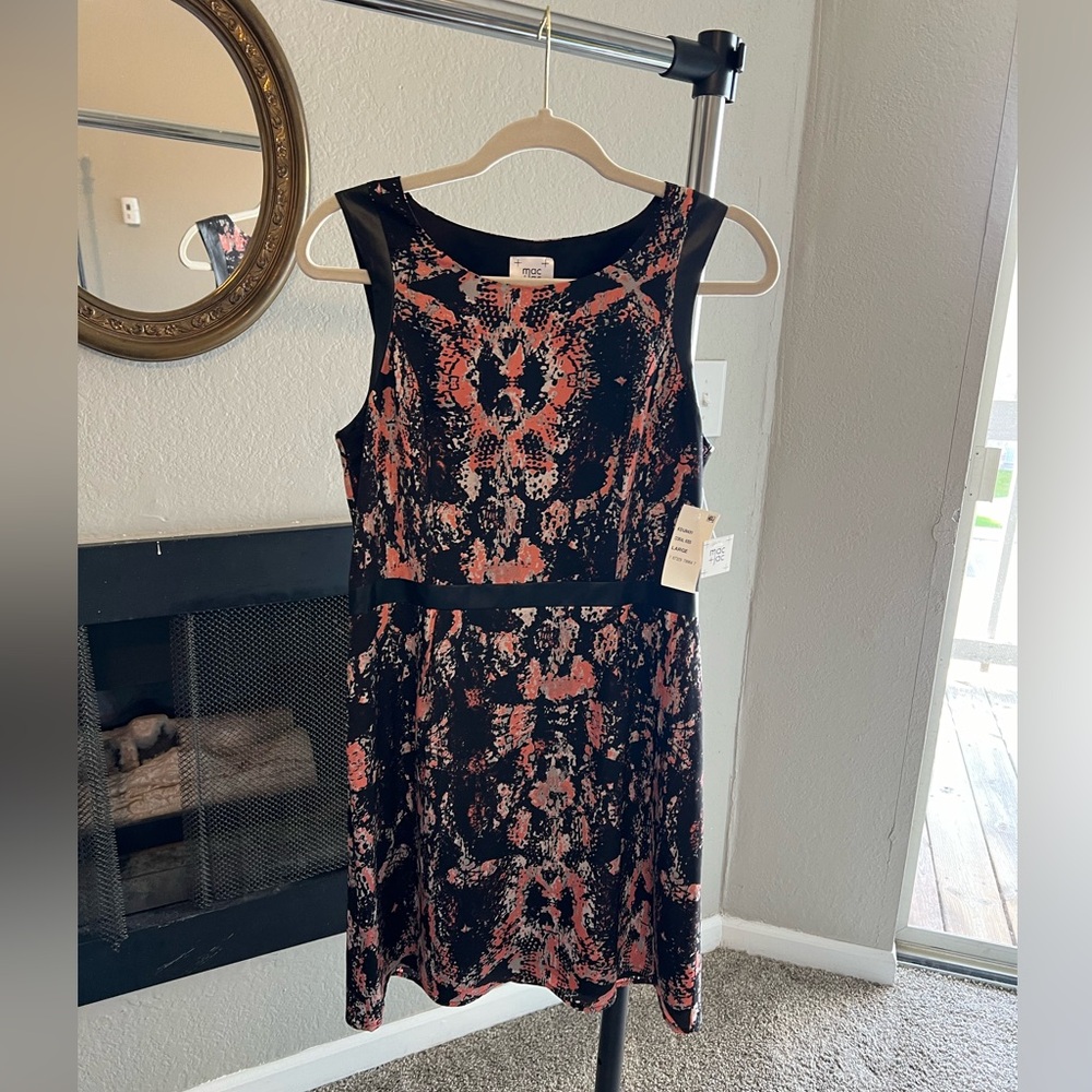 Mac+Jac Unique Coral/Black just above knee OPEN DIAMOND BACK Mini dress 💎🌺🪷🥀